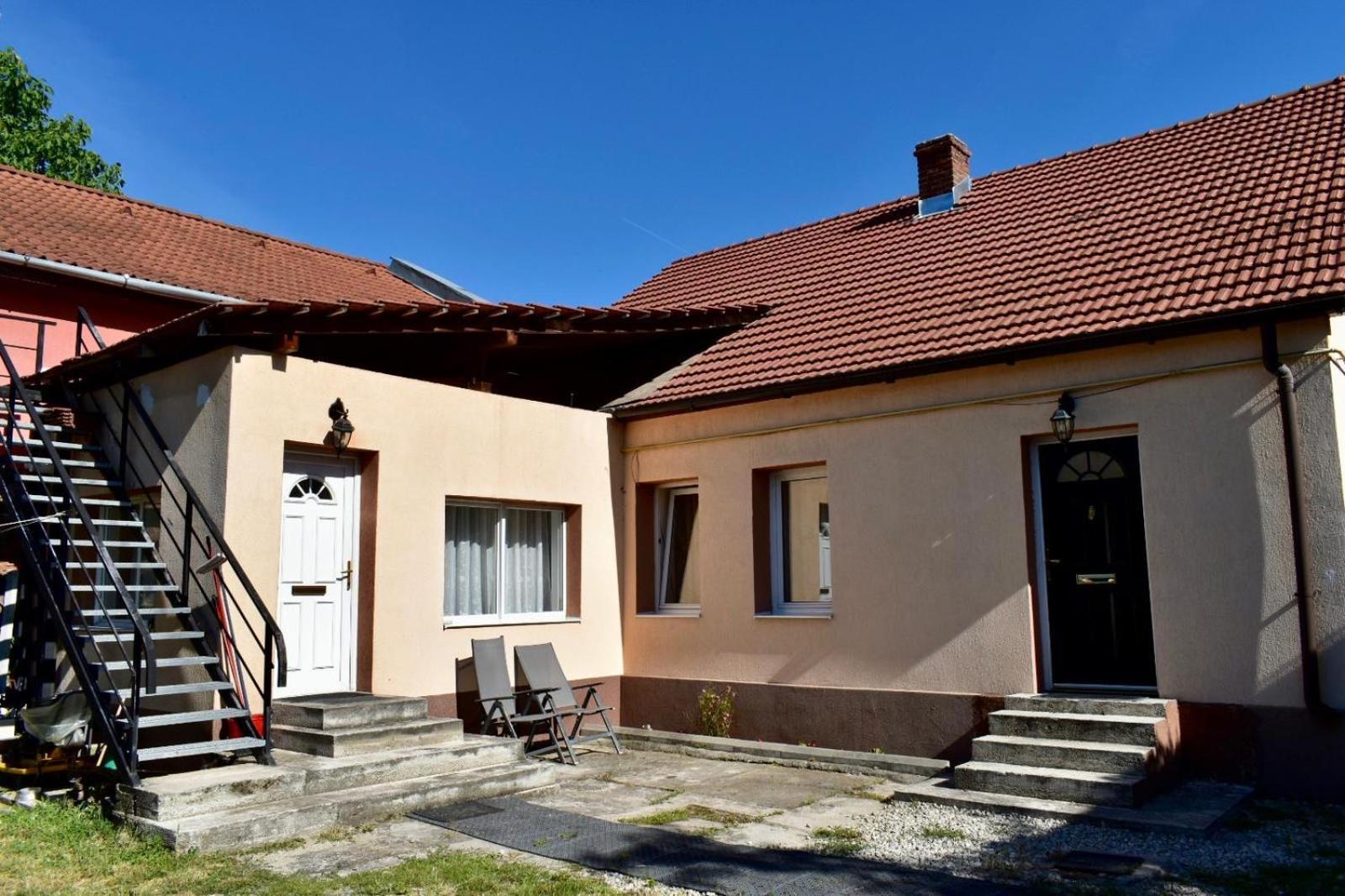 Transilvania Rent Hunedoara Extérieur photo